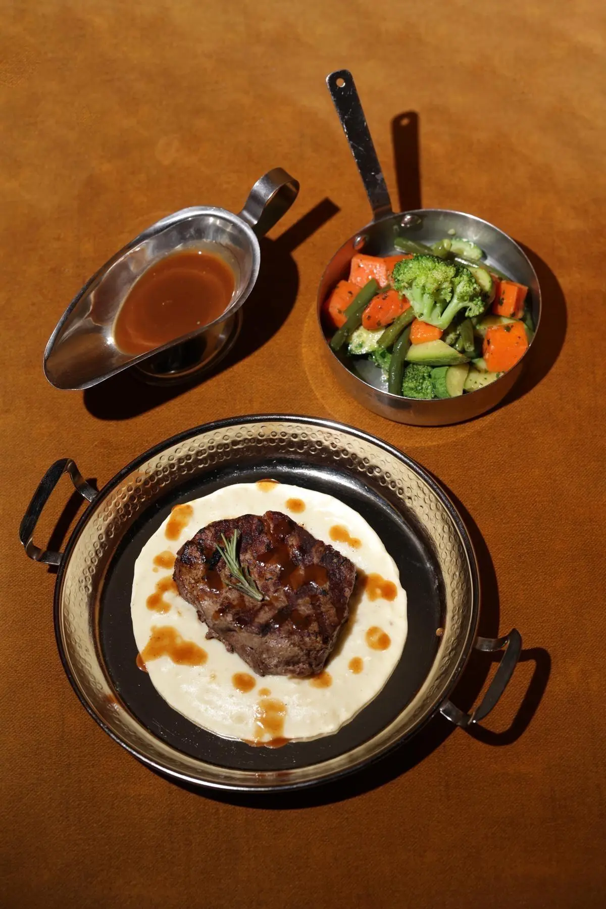 Beef fillet heart (200g) & sauce of your choice_2