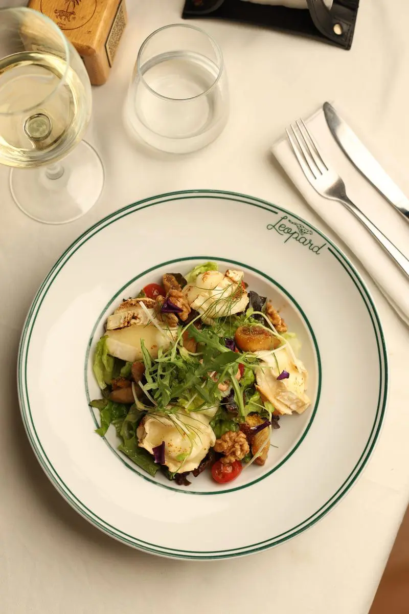 Hot goat cheese & honey salad